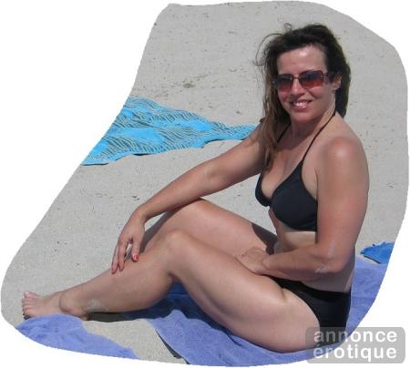 Brunet, smokin body and sexy attitude!!!