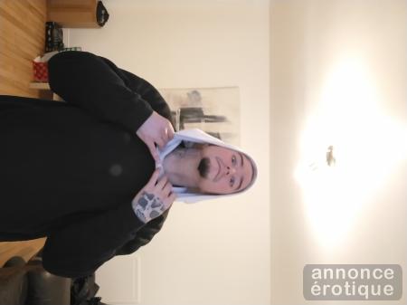 50$1h Salut bébé vient réchauffer ton corps avec le mien  xoxo