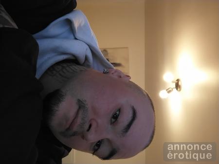 50$1h Salut bébé vient réchauffer ton corps avec le mien  xoxo