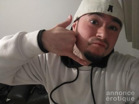 50$1h Salut bébé vient réchauffer ton corps avec le mien  xoxo