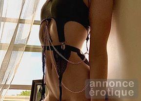 Esmeralda Belle jeune femme sensuelle mince et sexy Québec Québec