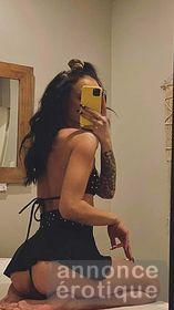 Esmeralda Belle jeune femme sensuelle mince et sexy Québec Québec