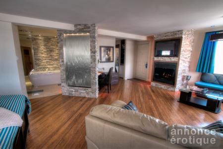 Threesome avec HornyNiceCouple