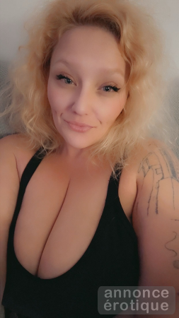 Moment de qualité avec belle blonde très cochonne te reçois xxx