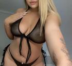 mary belle blonde avec des belles courbes