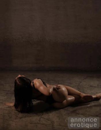 • MINDY • PETITE DIABLESSE CHAUDE COMME DE LA BRAISE