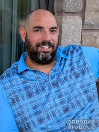 Homme de Prestance à votre service – 1m 90 & Barbu pour femme homme trans couple