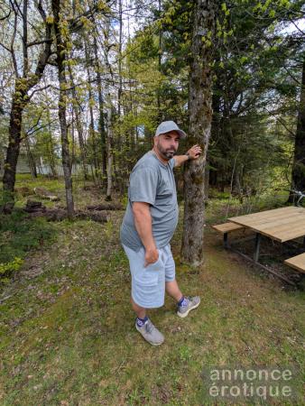 Homme de Prestance à votre service – 1m 90 & Barbu pour femme homme trans couple