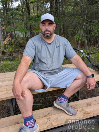 Homme de Prestance à votre service – 1m 90 & Barbu pour femme homme trans couple