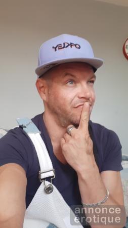 Homme Mature et jeune homme pour tes services