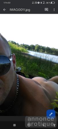 Homme Mature et jeune homme pour tes services