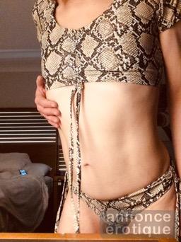 Julie aux petits seins