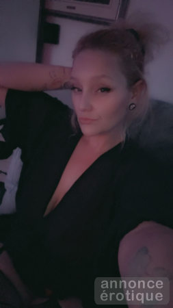 Moment de qualité avec belle blonde très chaude te reçois xxx