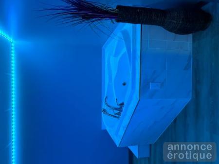 ZEPHYR IS HIRING OPEN MINDED FUN GOOD LOOKING GIRLS $$$$$