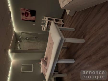 ZEPHYR IS HIRING OPEN MINDED FUN GOOD LOOKING GIRLS $$$$$