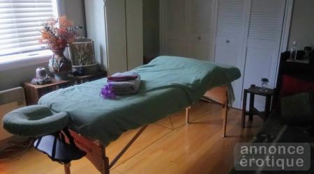 Beautiful sexy brunette / warm and cozy ambiance