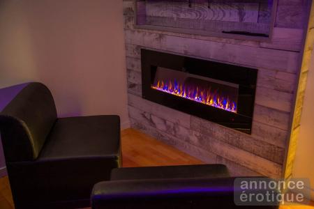 EMBAUCHONS HÔTESSES SALON AVEC BELLE CLIENTÈLE $$$