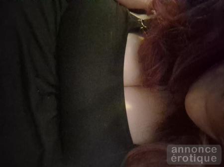 Femme mâture langoureuse