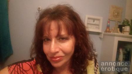 Gorgeous Sylvie wants to have fun