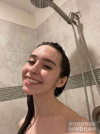 J'ai 25 ans disponible sexe Catherine