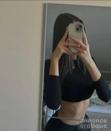 JULIA DISPONIBLE 24H/24 ET 7J/7