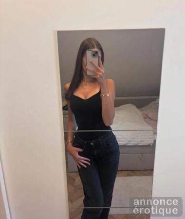 JULIA DISPONIBLE 24H/24 ET 7J/7