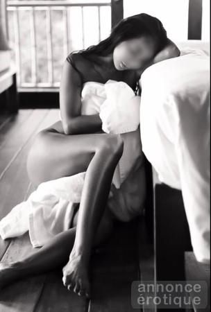 Melina – Belle Asiatique aux Courbes Séduisantes 36C @ Adagio