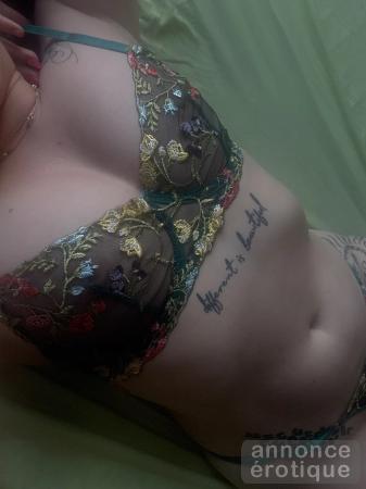 Britney te reçoit pour un moment intime et coquin**GFE** Québec