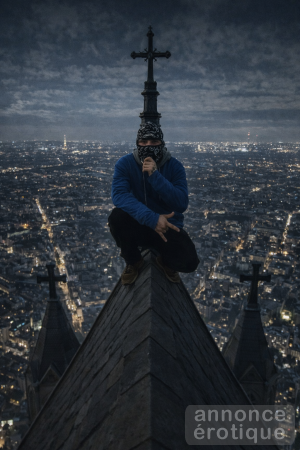 Salut les cochonne acro a spiderman ! Vient baiser penis sur toit