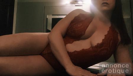 Massage érotique à Longueuil avec Emma – moment sensuel et relaxant