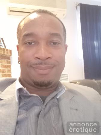 Escorte masculin pour femme seulement