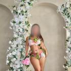 Naila – Petite Beauté Albanaise (Petite Personne) au Charme Irrésistible