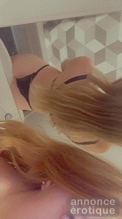 Belle blonde recherche du plaisir