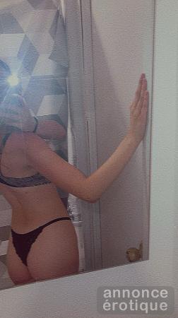 Belle blonde recherche du plaisir