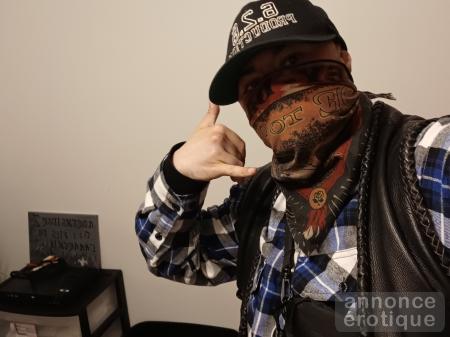 Escorte pour femme. Texte moi pour + d'informations.