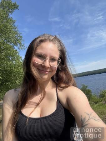 Jeune cochonne pour homme plus vieux