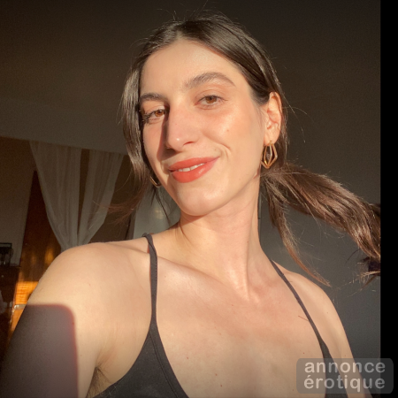 Jsmine - modèle charme à Montréal