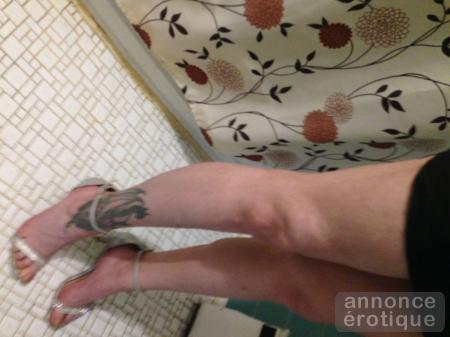 Lusciously hot and juicy, mature brunette!