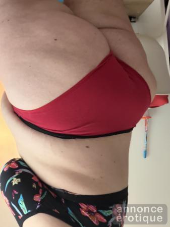 Service escorte femme avec de bonne courbes généreuses