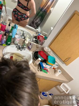 Service escorte femme avec de bonne courbes généreuses