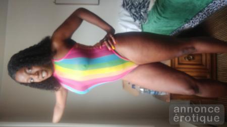 Sexy ebony misstress de passage dans le coin
