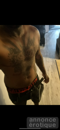 Tranboy FTM strapon gros clito