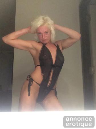 *Massage érotique, show webcam, conversation chaude, ménage sexy et plus encore!