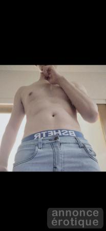 Québécois Fr/Eng 33ans Montréal 140/h.  7''