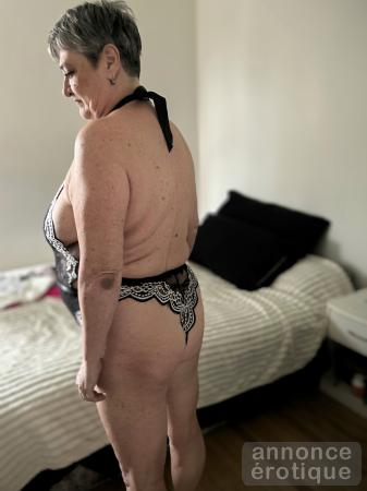 Belle ronde mature recois