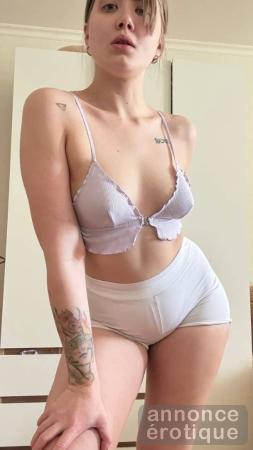 FIONA 24 ANS , SIMPLE , SINCÈRE ET PLEINE DE BONNE HUMEUR .
