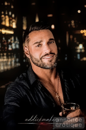 Gentleman discret — vibe luxe, présence naturelle et moments sans pression