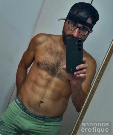 homme romantique reçois, se déplace. Service VIP plus