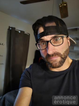 homme romantique reçois, se déplace. Service VIP plus
