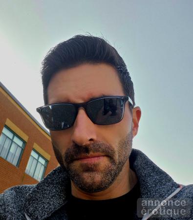 homme romantique reçois, se déplace. Service VIP plus